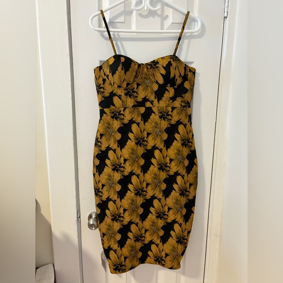 GORGEOUS Occasion Dress Le Chateau - BNWT - Picture 2 of 7